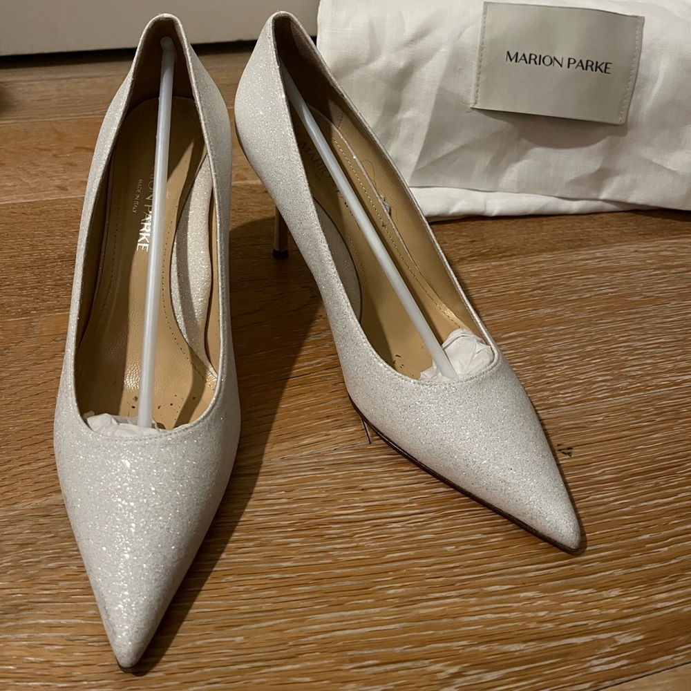 MARION PARKE
Pointed Toe Classic Leather Pumps